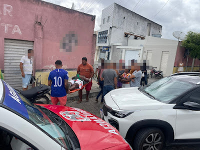 COITÉ – Motociclista fica ferido após batida entre carro e moto no cruzamento da rua Carijé
