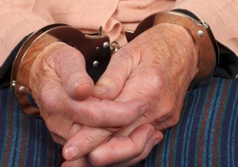 Coité: Idoso é preso por estupro e ameaça; ele culpava a vítima pela prisão do filho que, junto com ele, cometeu abusos contra ela