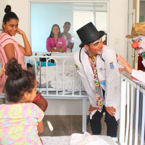 Em parceria com a UEFS, HEC realiza Projeto de Palhaçoterapia voltado ao cuidado integral dos pacientes