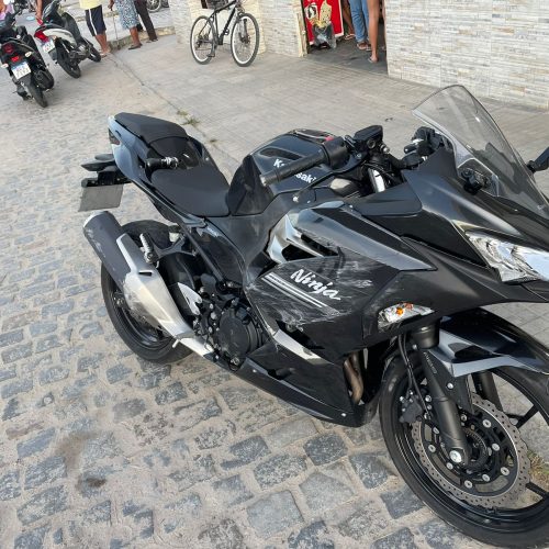 Jovem fica ferido após colisão entre carro e moto no bairro Fluminense em Conceição do Coité