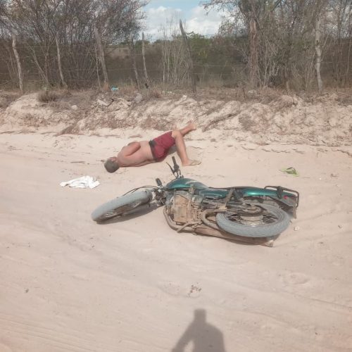 Idoso fica ferido após cair de moto na estrada que liga ao distrito de Juazeirinho em Conceição do Coité