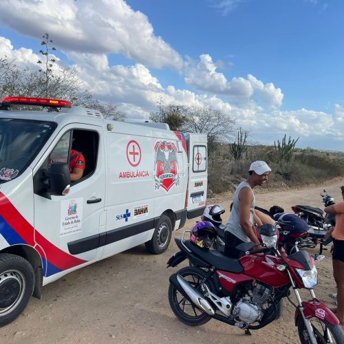 Jovem perde controle de moto e fica ferida ao cair em barranco em Conceição do Coité
