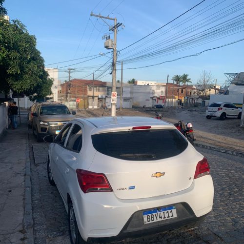 Policiais Militares da 4° Cia recuperam veículo com restrição de roubo e furto no bairro da Quadra em Conceição do Coité