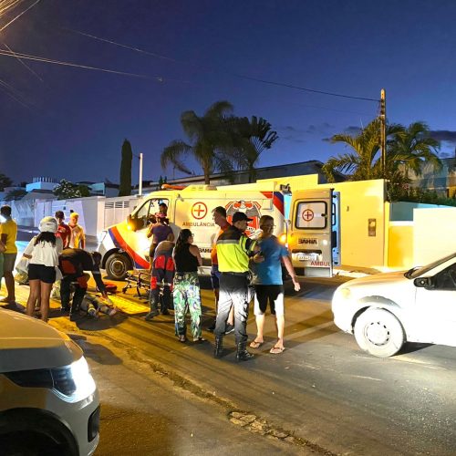 Jovem fica ferida após colisão entre carro  e moto em Conceição do Coité