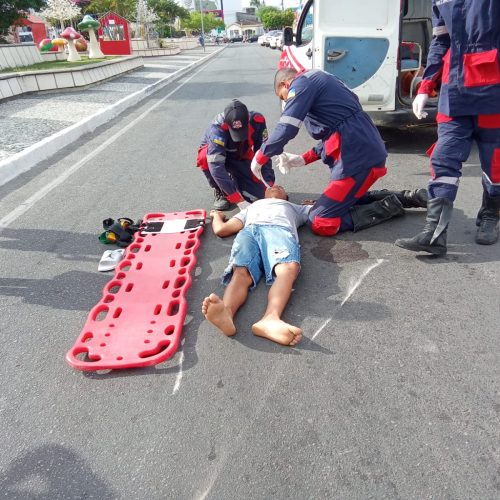 Motociclista fica ferido após outra moto bater na traseira do veículo na praça da Fonte Luminosa em Conceição  do Coité