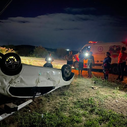 Carro capota na BA-409 entre Conceição do Coité e Serrinha