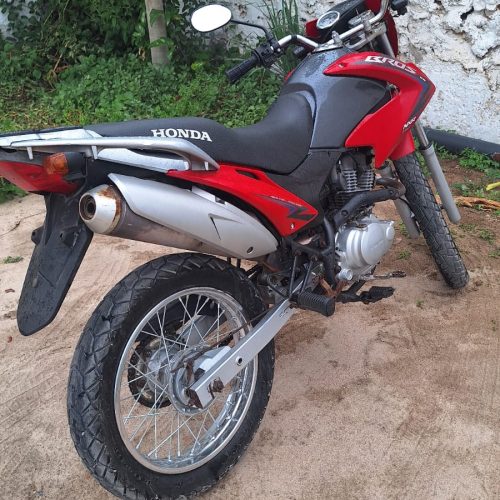 PM apreende moto com chassi suprimido na zona rural de Retirolândia; veículo era conduzido por morador de Coité