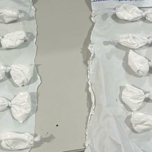 Homem e  mulher são presos por tráfico de drogas no bairro dos Barreiros em Conceição do Coité