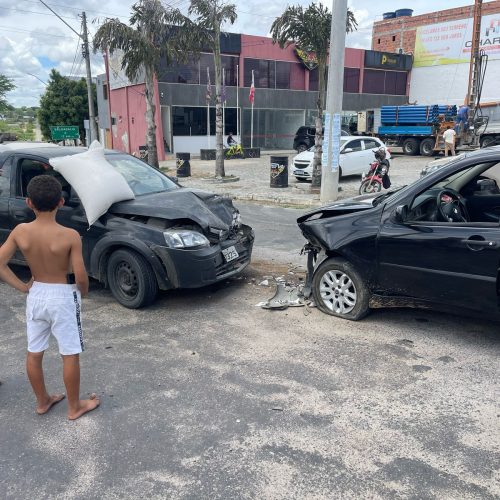 Colisão frontal deixa passageira ferida em Conceição do Coité; casal seguia para o distrito Salgadália para comemorar aniversário de um ano da filha