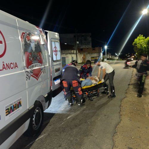 Mulher perde controle de moto e cai enquanto retornava da igreja em Conceição do Coité: “O inimigo é sujo”, diz vítima