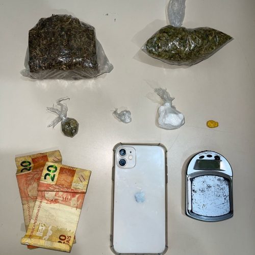 Jovem é preso por tráfico de drogas na Rua Duque em Conceição do Coité