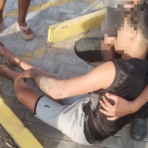 Motociclista é arremessado a cerca de 5 metros ao ser atingido por carro na BA-409, em Conceição do Coité