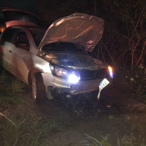 Homem sai ileso após acidente de carro na BA-409, próximo ao distrito de Bandiaçu, em Conceição do Coité.