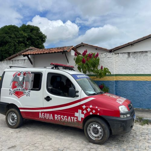 Menino de 10 anos sofre suspeita de fratura após cair de árvore  ao sair da escola em  Conceição do Coité