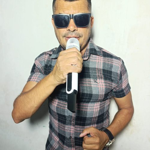 Coité: Com show no Espaço Surreal, cantor Naercio Cortez  dá início aos festejos juninos