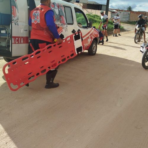 Coité: Homem é socorrido em estado grave após queda de moto; simulacro de arma é apreendido