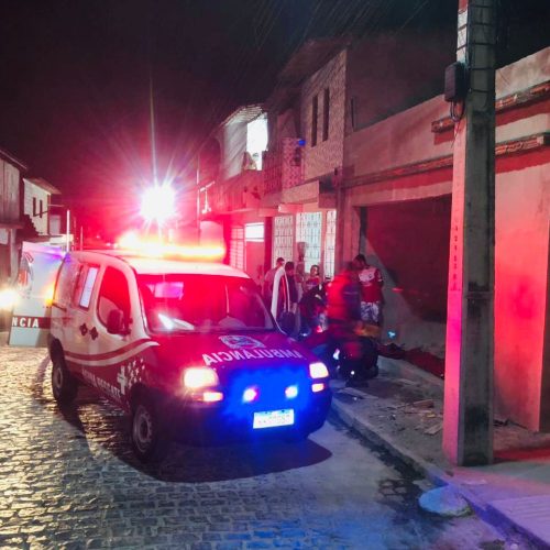 Idoso colide motocicleta em parede ao tentar desviar de carro próximo ao antigo cemitério em Conceição do Coité