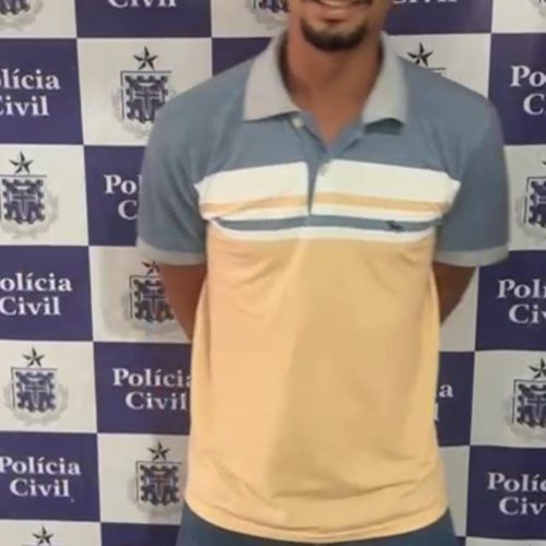 Homem flagrado “cortando giro” em frente à delegacia de Conceição Coité se desculpa publicamente  e afirma que estava embriagado. Confira o vídeo!