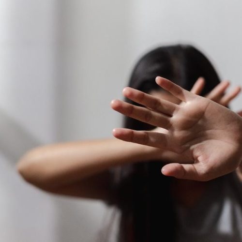 Mulher sofre tapa no rosto e recebe ameaças de incêndio em motocicleta na zona rural de Conceição do Coité