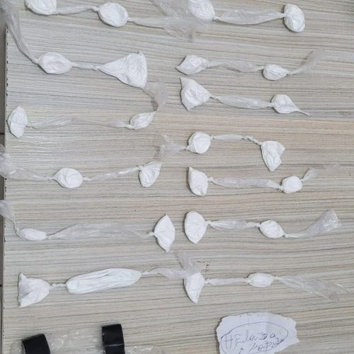 Adolescente é apreendida com 28 porções de cocaína no bairro Casas Populares em Conceição do Coité