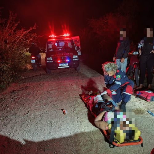 Mulher fica ferida após cair de moto ao passar por “levada” na zona rural de Conceição do Coité