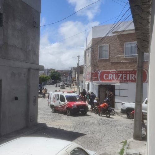 Acidente deixa jovem ferida no bairro do Cruzeiro e, durante trajeto ao hospital, condutor bloqueia passagem do Águia Resgate em Conceição do Coité; atitude é considerada infração gravíssima