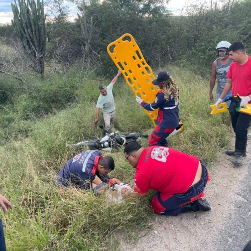 Duas mulheres ficam feridas após queda de moto na BA- 411 (Salgadália X Conceição do Coité)