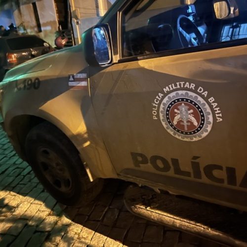 Pai morre e filho fica gravemente ferido após invasão a residência em Santaluz