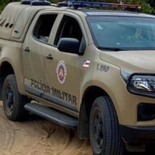 Homem em surto psicótico quebra objetos de quiosque e tenta atacar policiais militares  no bairro Açudinho em Conceição do Coité