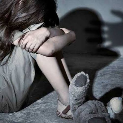 GCM conduz homem à delegacia após  ser flagrado espancando a própria filha de 13 anos no Parque de Exposições em Conceição do Coité