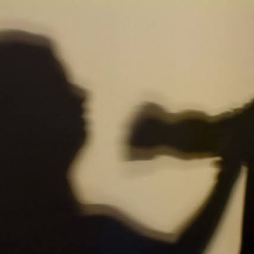 Homem embriagado ameaça companheira e foge após quebrar objetos em Conceição do Coité