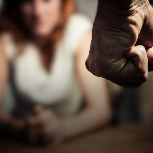 Mulher sofre ameaça e agressão após ex-companheiro não aceitar separação no bairro Casas Populares em Conceição do Coité